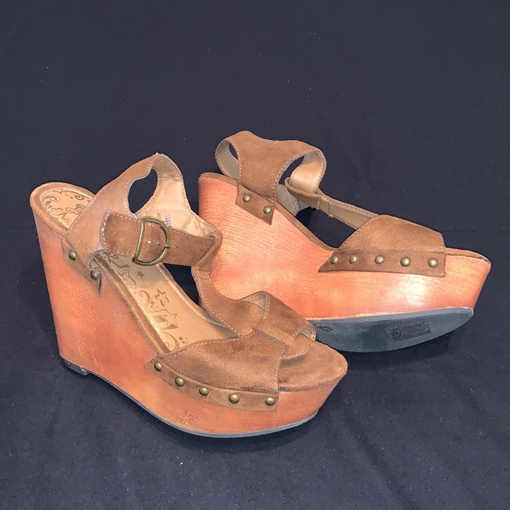 Brash faux suede heel